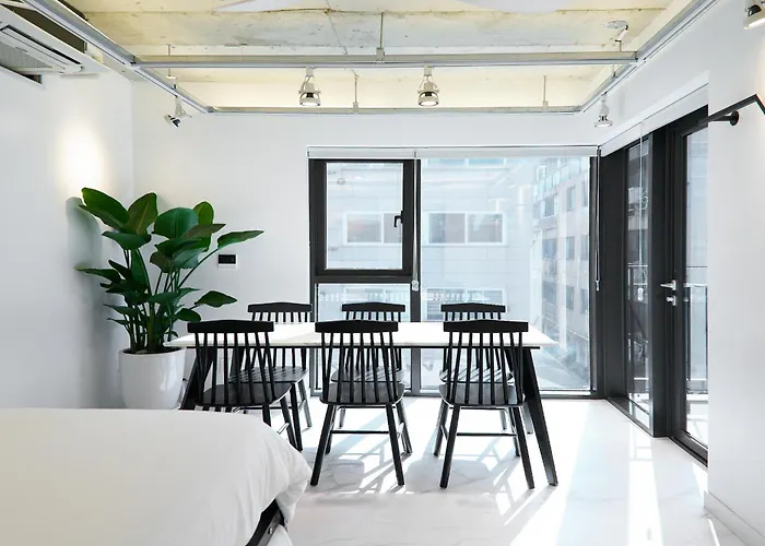 펜션 B9 Tailored Service Near Hongik Univ Station