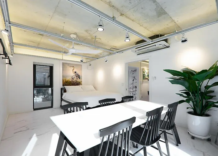 B9 Tailored Service Near Hongik Univ Station *